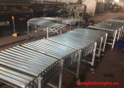 Khung băng tải con lăn xếp linh động